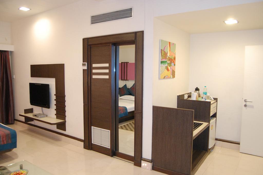 Shreemaya Hotel Indore Exterior photo